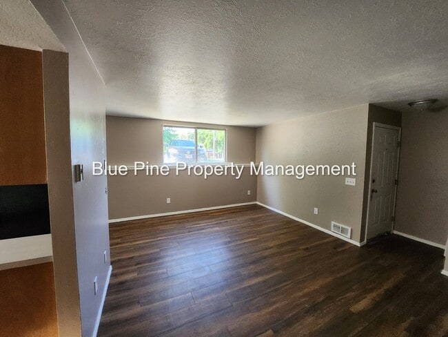 Building Photo - 322 Fredregill Rd
