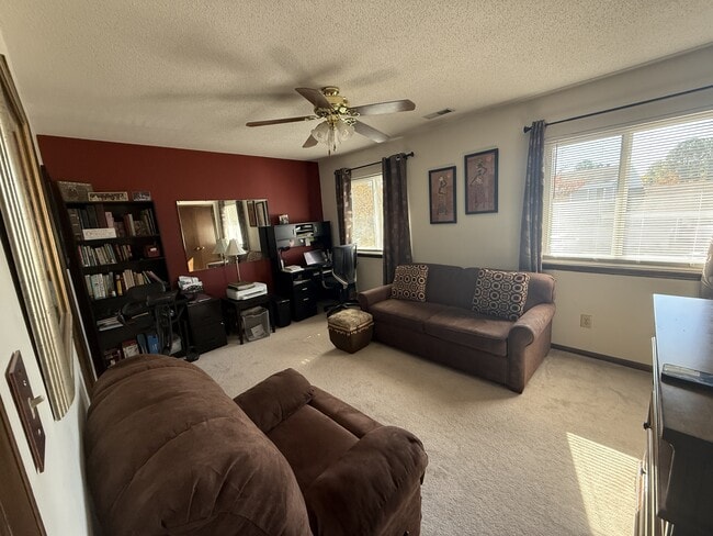 Foto del edificio - 3711 San Pablo Dr