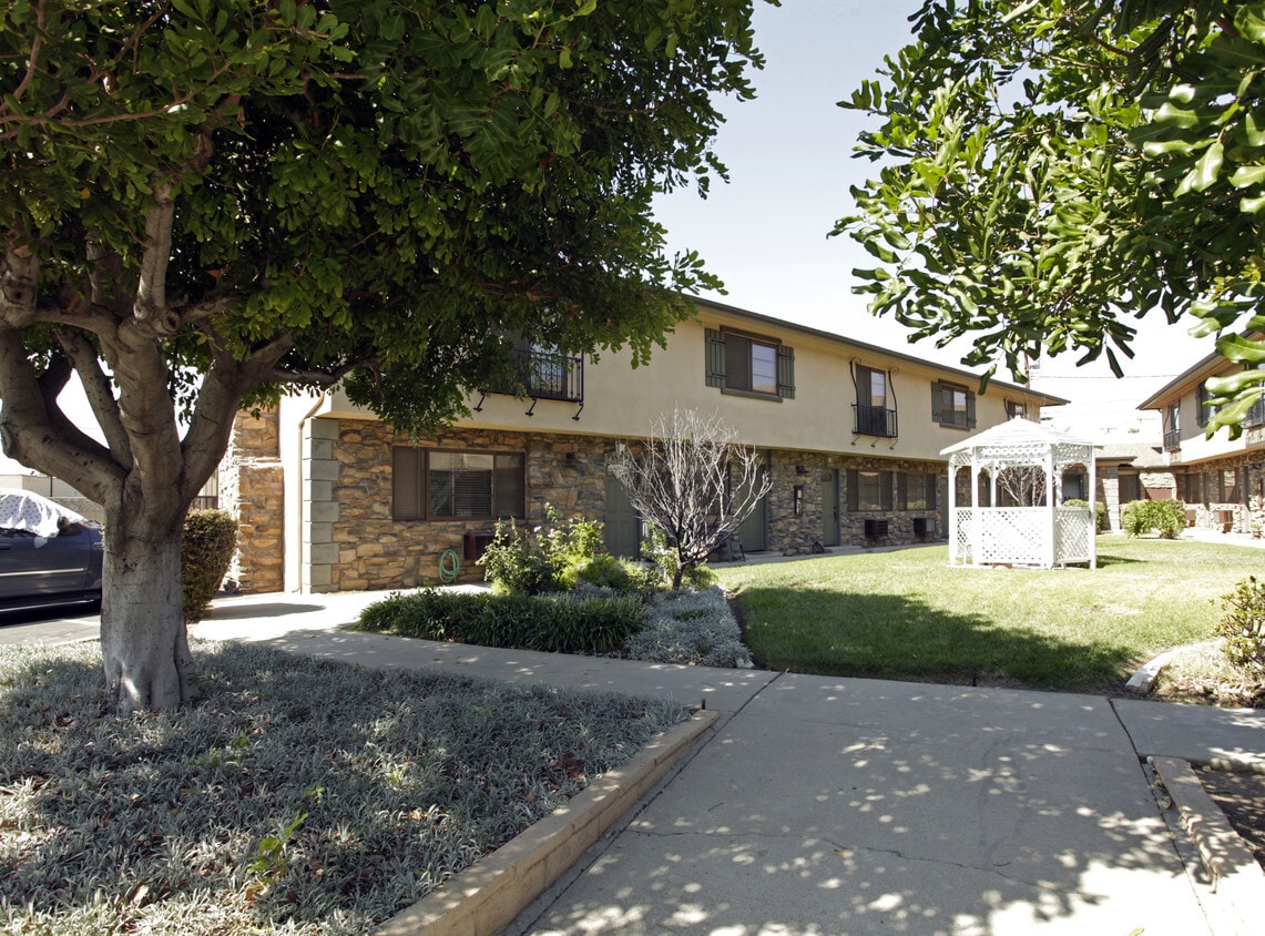 15807 Las Vecinas Dr, La Puente, CA 91744 Apartments in La Puente, CA