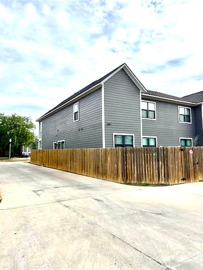 Foto del edificio - 910 Fairview Ave