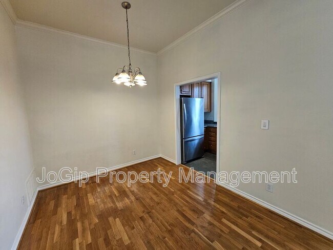 Foto del edificio - 4106 Newton Ave
