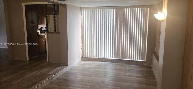 Foto del edificio - 1301 NE 181st St