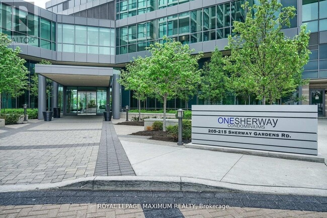 Photo du bâtiment - 215-2215 Sherway Gardens Rd