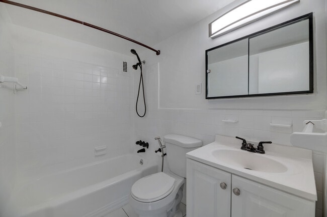 Building Photo - 1330 New Hampshire Ave NW