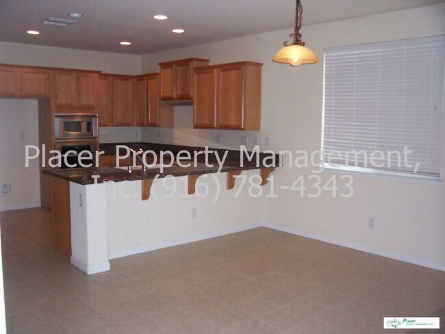 Foto del edificio - Available now.   Beautiful 3 Bdrm+den, Gra...