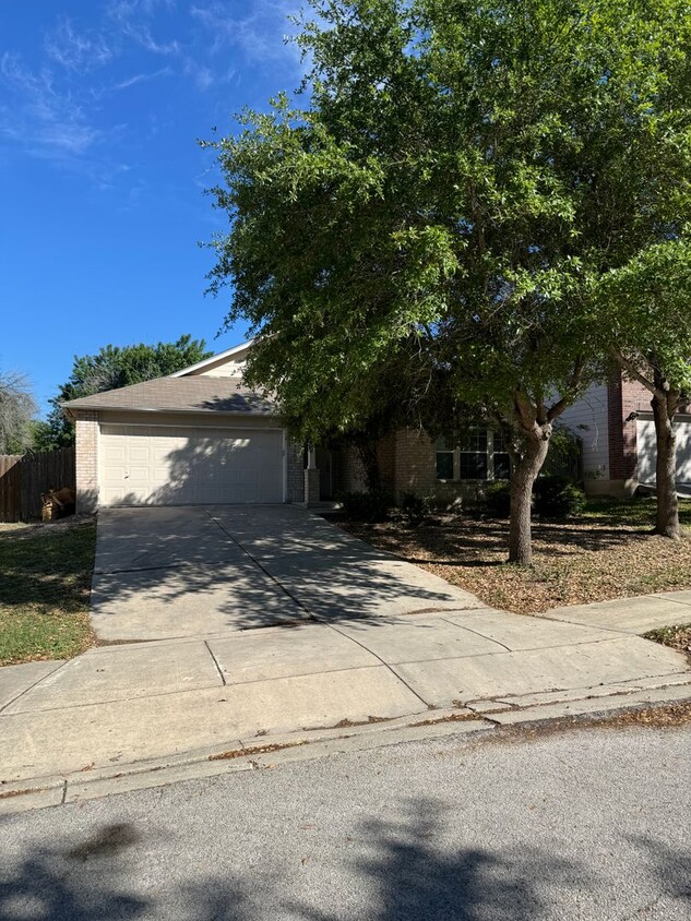 Foto principal - NICE 3 BR IN DESIRED SCHERTZ LOCATED NEAR ...