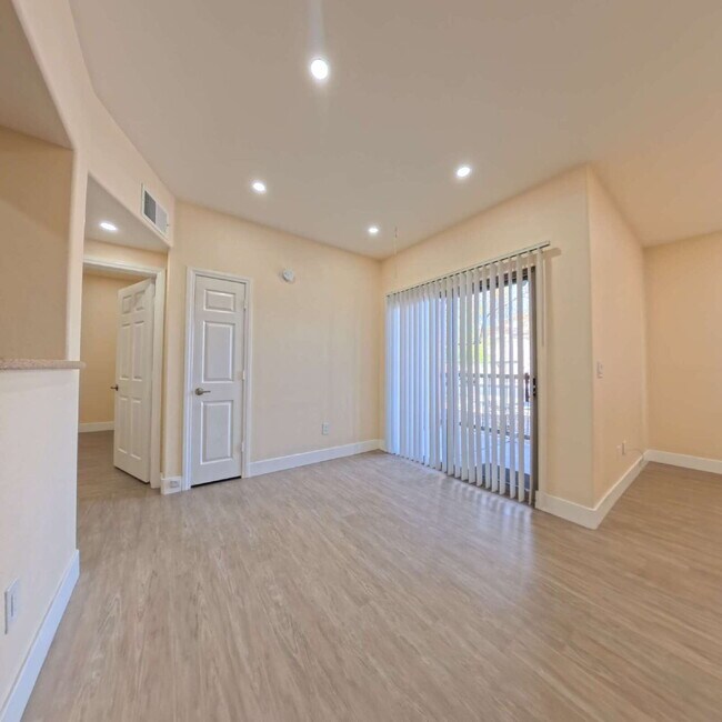 Foto del edificio - 8000 W Badura Ave