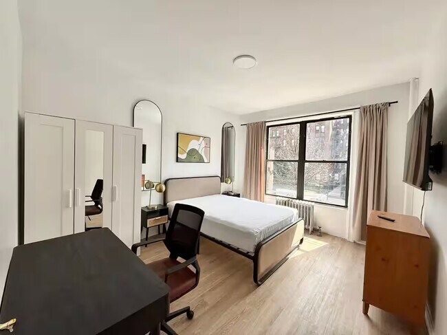 Building Photo - Nice room in a good neighborhood