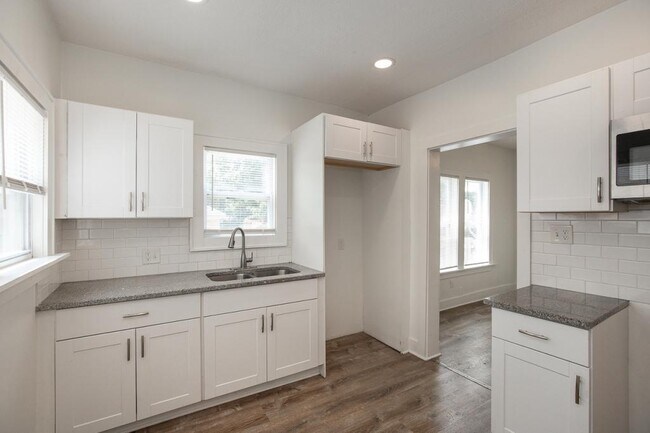 Foto del edificio - 1224 E 175th St