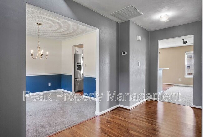 Foto del edificio - 2807 Laughter Ln