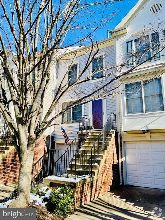 Hybla Valley Farms Apartments under 3,000 Alexandria, VA 1 Rentals