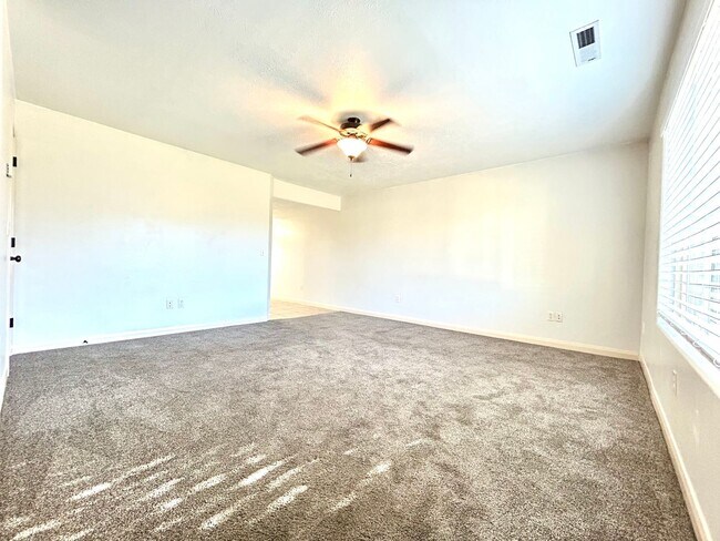 Building Photo - Stunning Cedar Townhome
