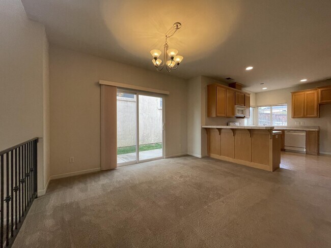 Building Photo - 1307 Yosemite Dr