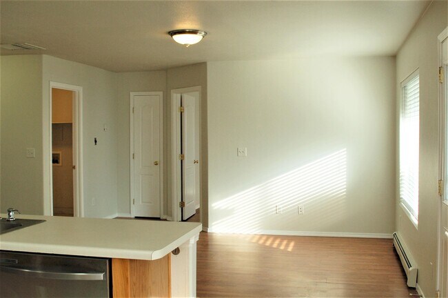 Building Photo - 2947 Chinto Dr