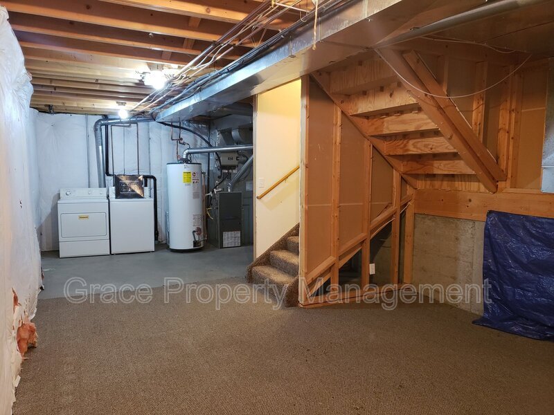 Building Photo - 10030 Umatilla Way