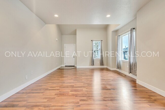Building Photo - 931 Delorean Ln