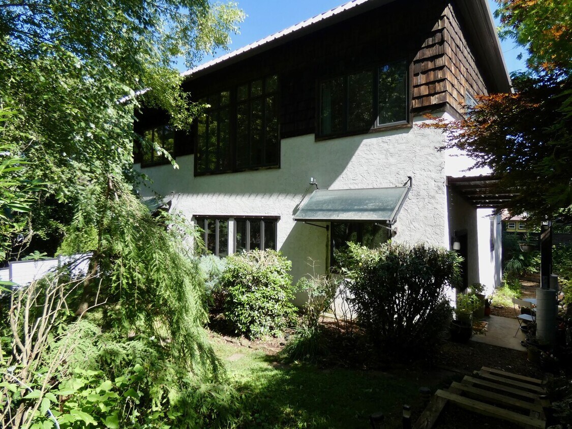 Primary Photo - West Asheville Oasis