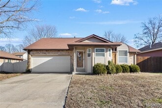 Building Photo - 712 Oak Hollow Ct