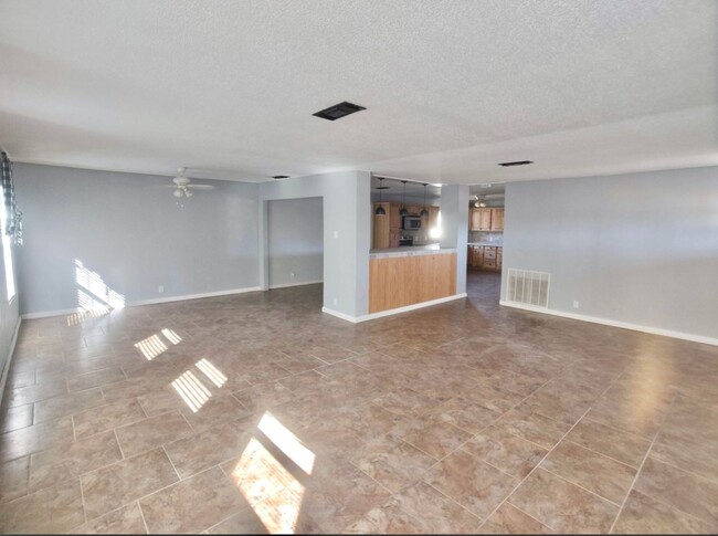 Building Photo - 4 Bedroom Home For Lease In Santa Rita!!