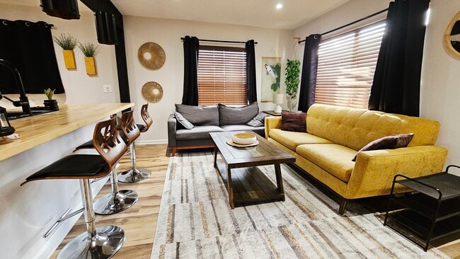 Building Photo - 1752 14th Ave S