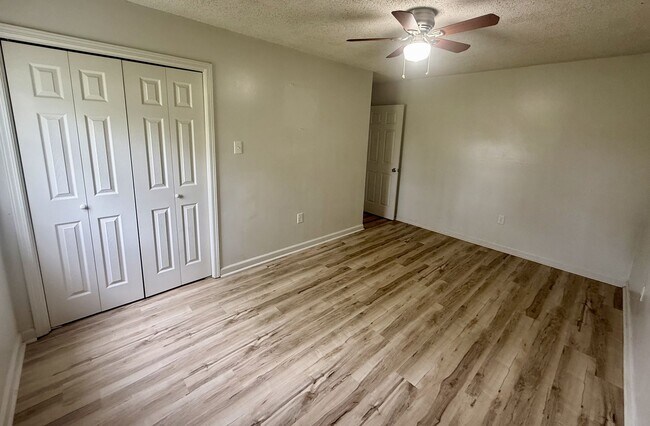 Foto del edificio - 1618 W Matthews Ave