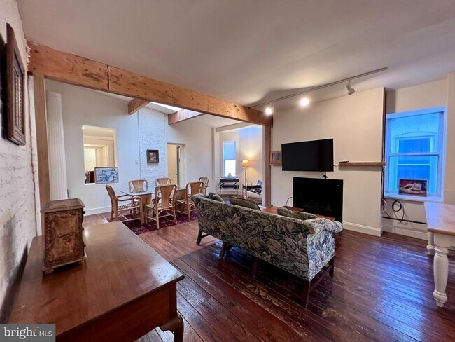 Foto del edificio - 819 N Jackson St