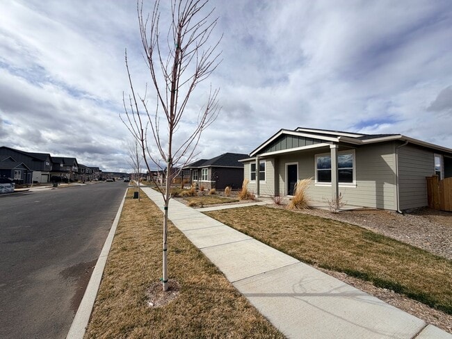 Building Photo - For Rent: Unfurnished newer construction 2 bedroom, 2 bath home, 2 car garage located in the beau...