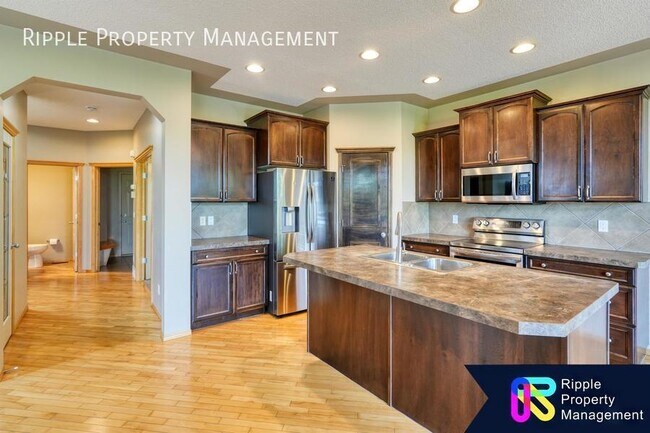 Building Photo - Modern 4 Beds, 4 Baths Single- Family | Av...