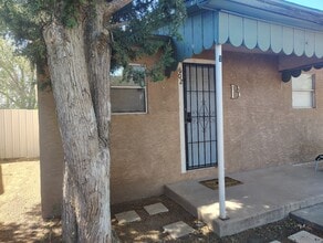 Building Photo - 602 S Woody Dr