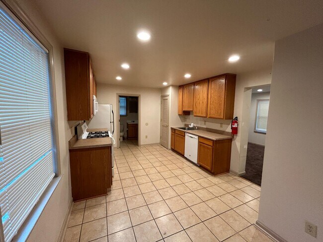 Building Photo - 5009 Penn St