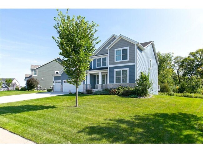 Foto del edificio - Newer single family home.  *5Bed*4Bath 370...