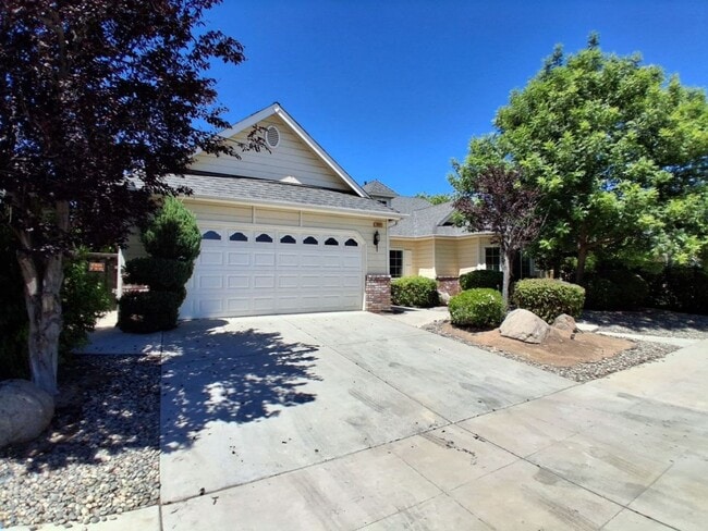Foto del edificio - Desirable Clovis Single-Level Home: 3-bedroom, 2-bathroom