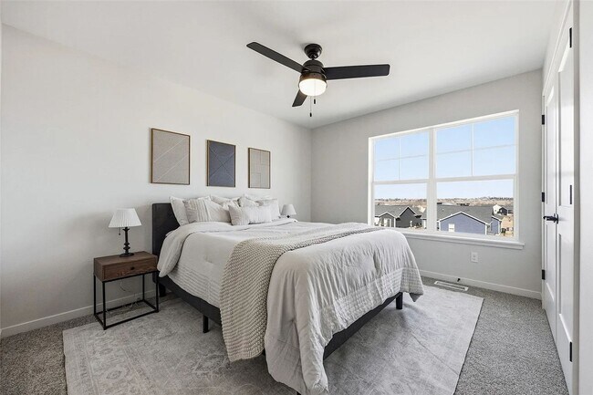 Foto del edificio - Big Ben at the Loop – Brand New 3 Bedroom Condo | Attached 2-Stall Garage