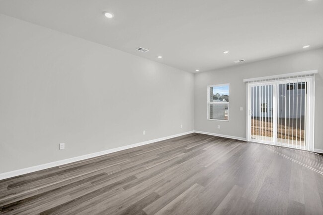 Building Photo - 246 Arnette Dr