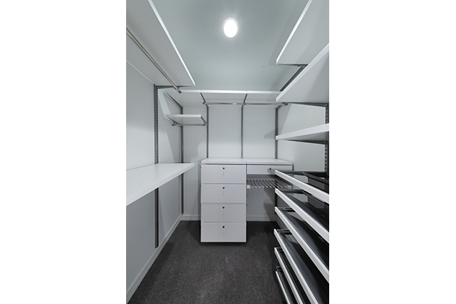 ELFA Customizable Closet System - Fairfield Jericho Townhomes