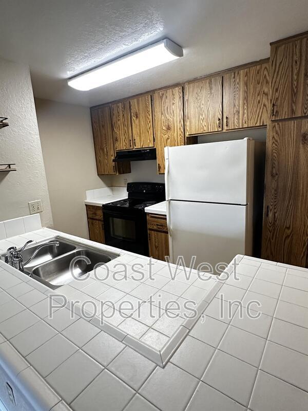 Building Photo - 9249 Village Glen Dr