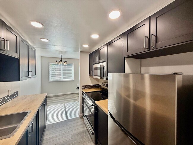Foto del edificio - Beautiful 2 bed, 2 bath Shoreline Condo, $2495/mo.