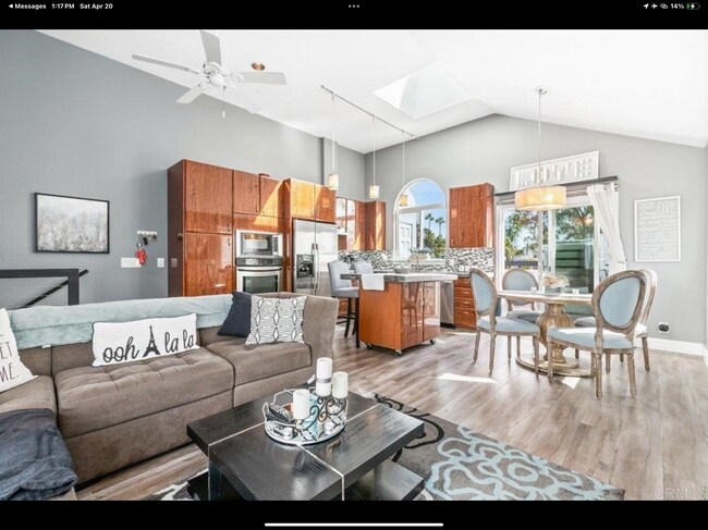 Foto del edificio - 1456 Thomas Ave