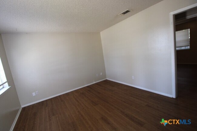 Foto del edificio - 603 Westview Cir
