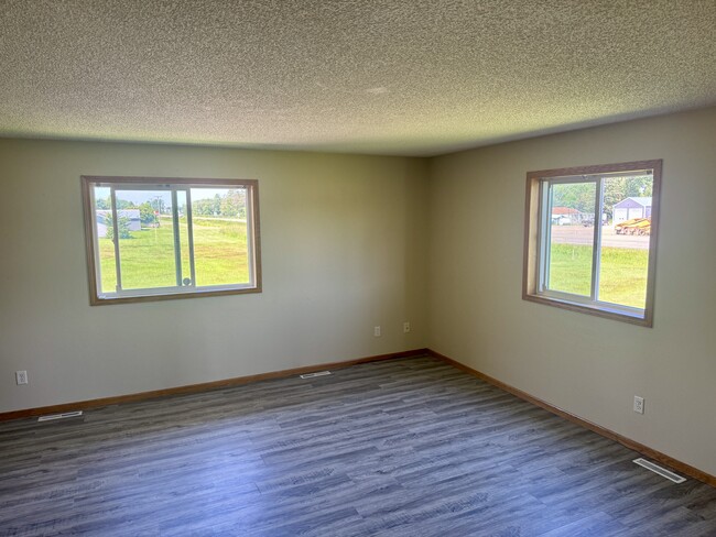 Building Photo - 174 Main St