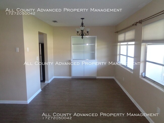 Building Photo - 1419 Gladys Cir