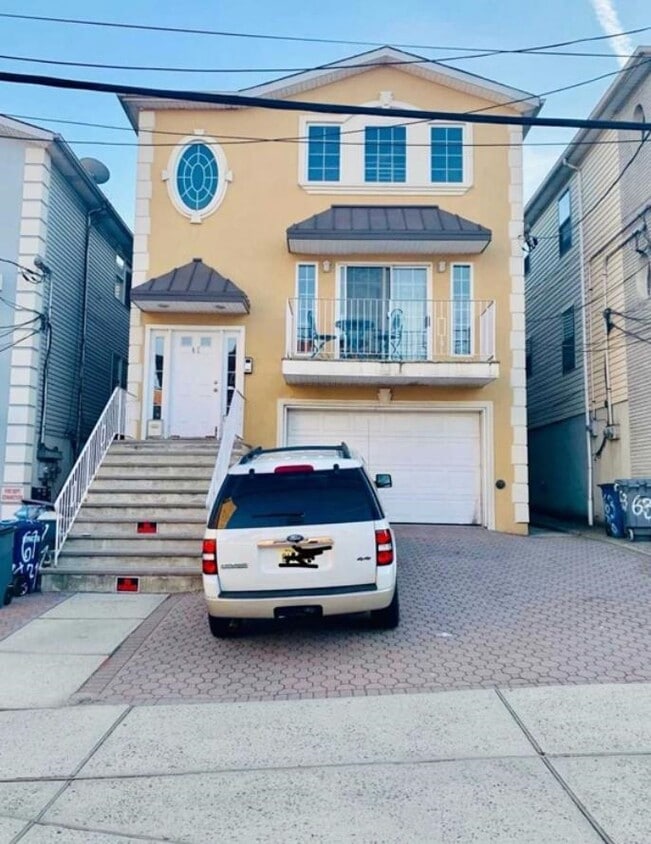 61 71st St, Guttenberg, NJ 07093 Condo for Rent in Guttenberg, NJ