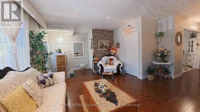 Building Photo - 3471 The Credit Woodlands