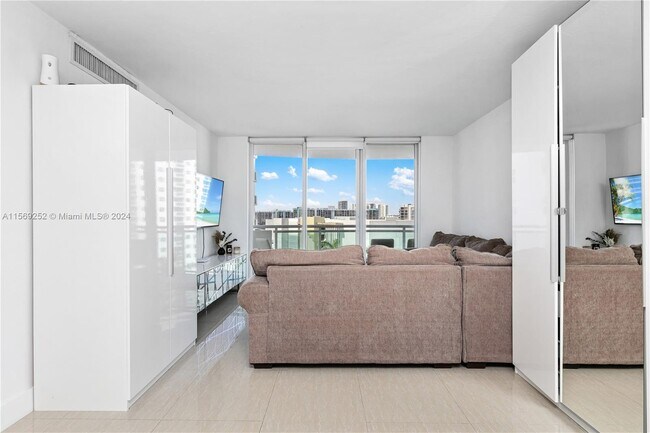 Foto del edificio - 3001 S Ocean Dr