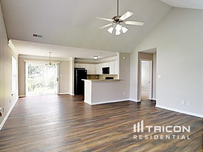 Building Photo - 2113 Sebastiani Dr