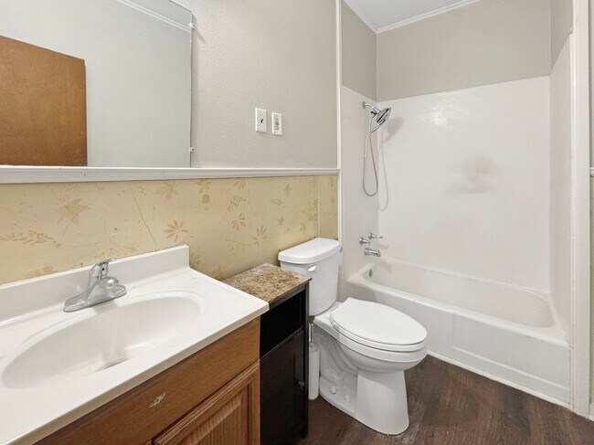 Building Photo - 663 Victory Dr