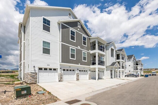Building Photo - 1787 N Festive Way