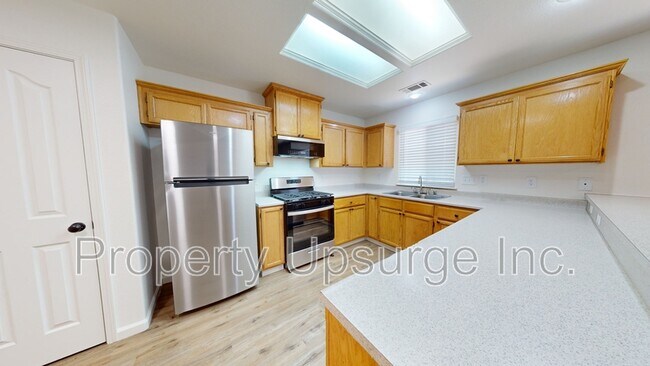 Building Photo - 1840 Parallel St