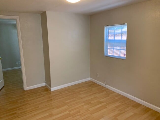 Foto del edificio - Tucked Away Antioch Home!