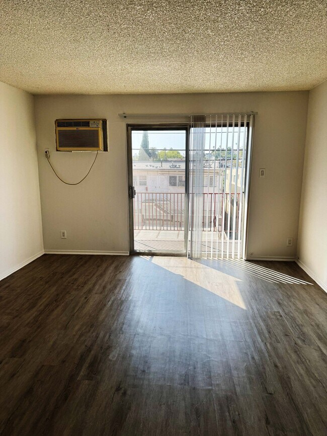 Building Photo - 509 N Berendo St